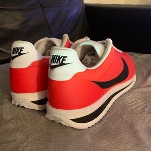 nike cortez ultra crimson